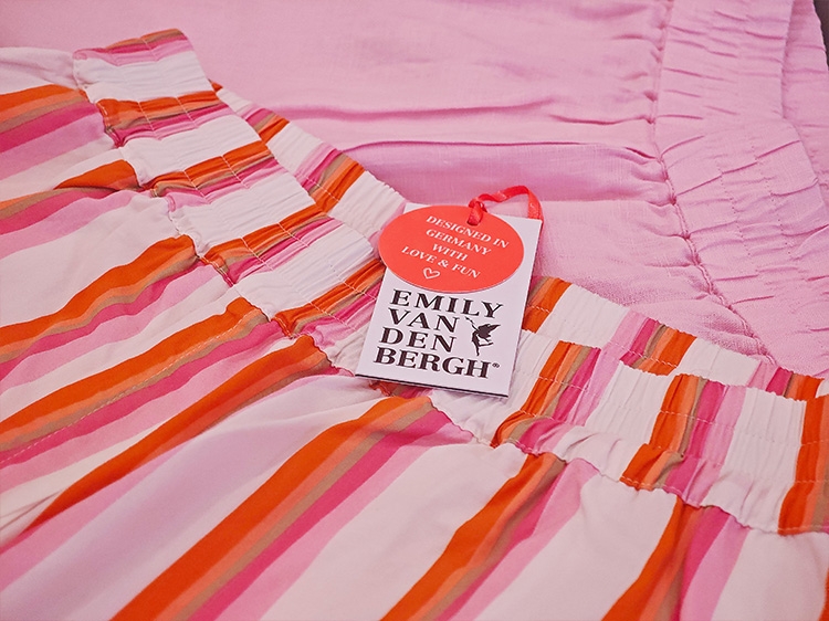 Ein Bild von einer Hose der Marke Emily van den Bergh